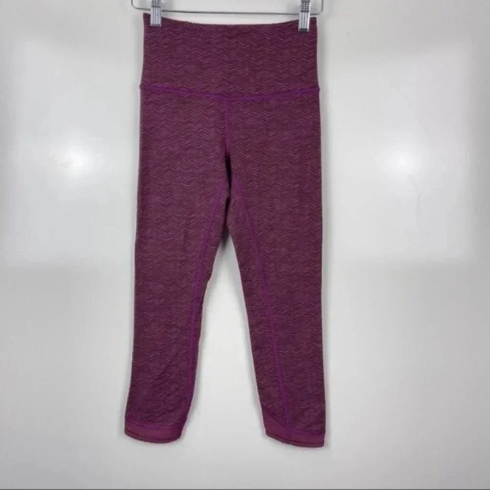 Lululemon Transcend Crop Chevron Print Perforated Leggings Women's Size 4